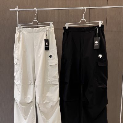 Luxury Descente Casual Pants Beige Casual Collection