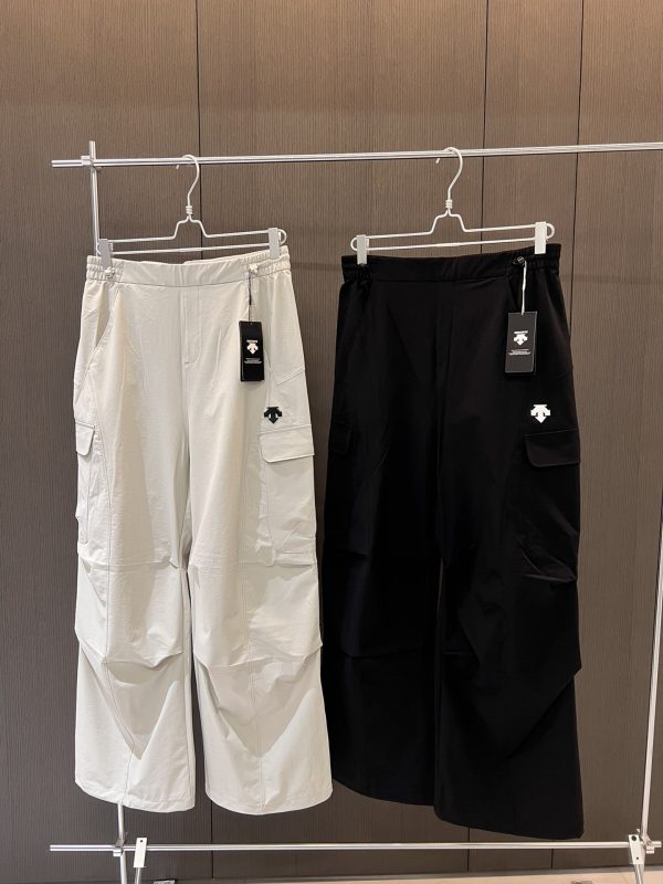 Luxury Descente Casual Pants Beige Casual Collection
