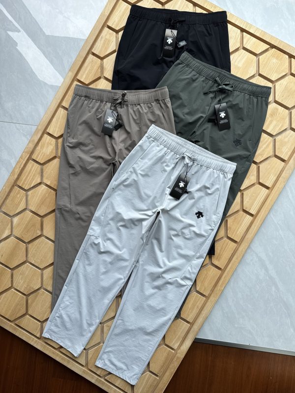 High Quality Descente Trousers Black Casual Collection