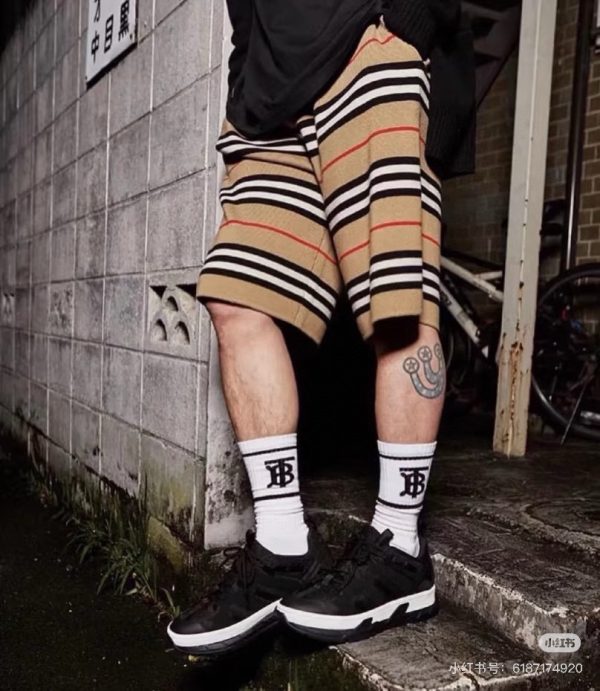 Luxury Burberry Shorts Red Wool Classic Collection
