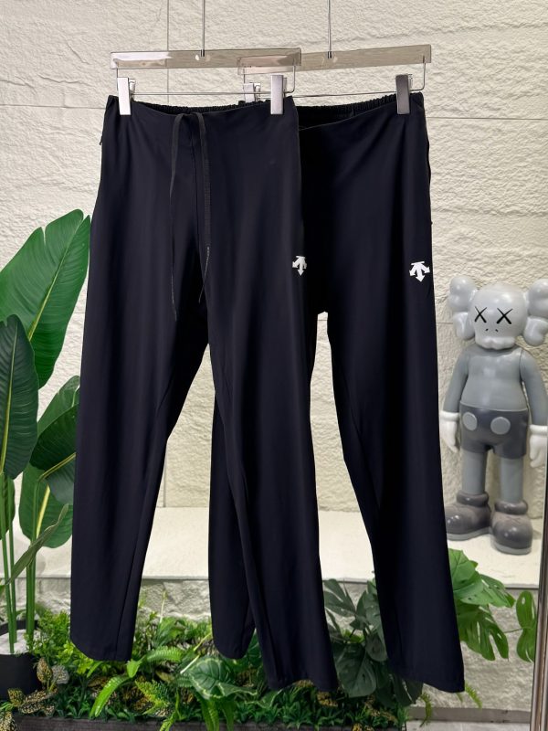 High Quality Descente Trousers Black Casual Collection